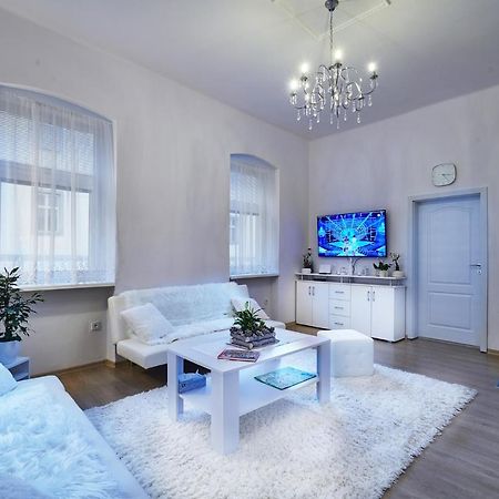 Apartman Bb Centrum Банска-Бистрица Экстерьер фото