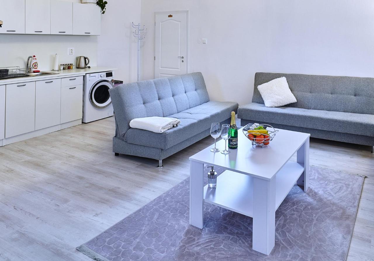 Apartman Bb Centrum Банска-Бистрица Экстерьер фото