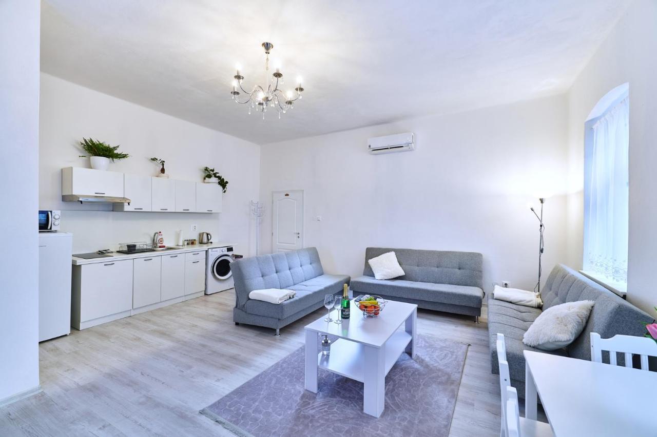 Apartman Bb Centrum Банска-Бистрица Экстерьер фото